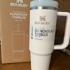 NIB Stanley Rose Quartz 2.0 30 oz. Adventure Tumbler